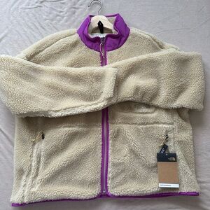 The Northface BRAND NEW NEVER WORN WITH TAGS